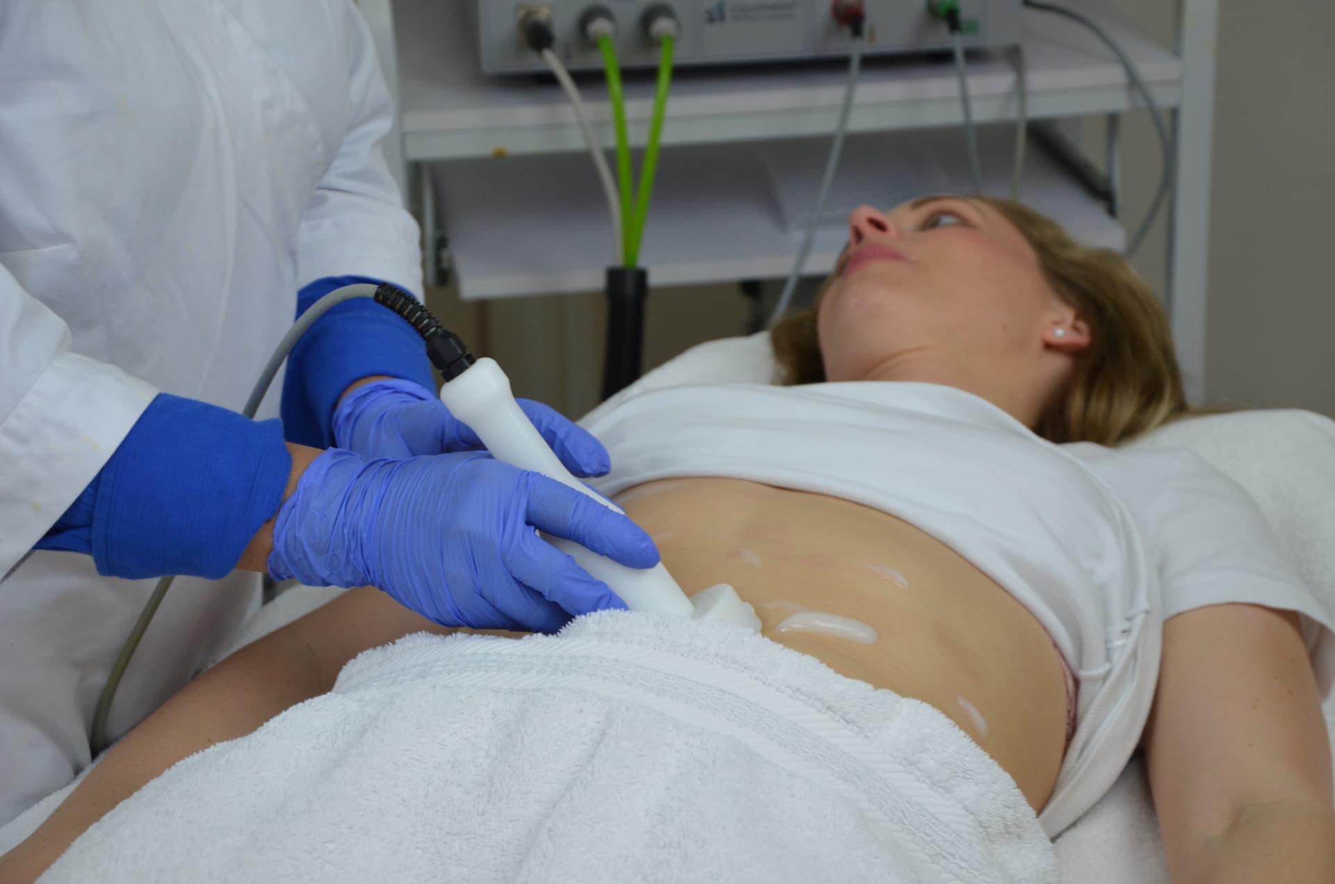 VeloraSculpt-behandling av magen i klinikk